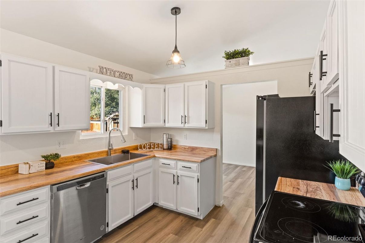 Interior, Kitchen, Pendant Lights, Wood Texture Flooring