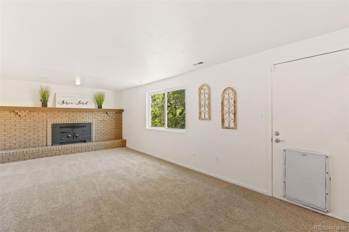 Empty room, Fireplace, Interior