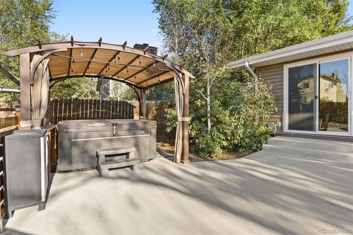 Exterior, Hot Tub