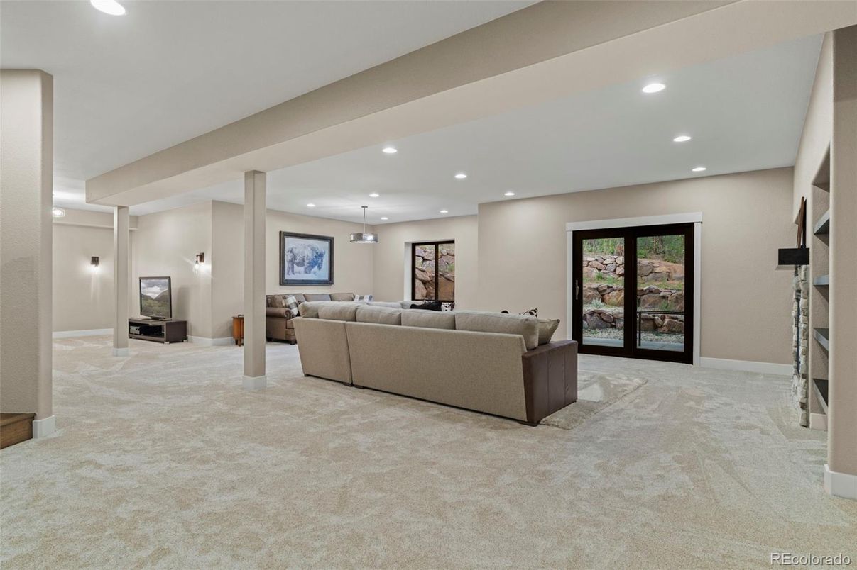 Interior, Living room, Pendant Lights, Recessed Lighting