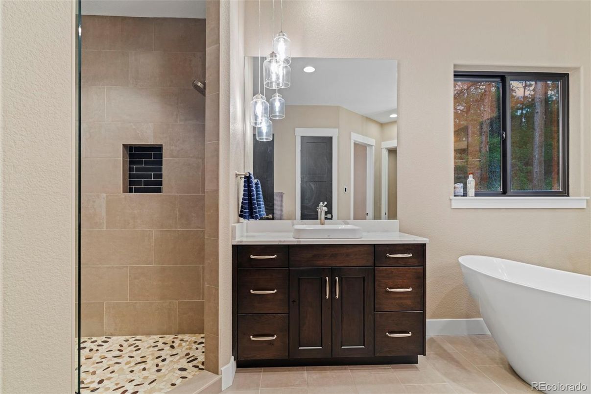 Bathroom, Free Standing Baths, Interior, Pendant Lights, Recessed Lighting