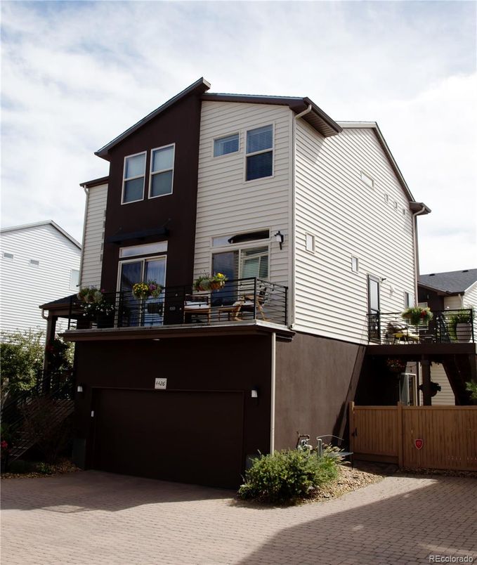 Attached, Exterior, Facade, Farmhouse