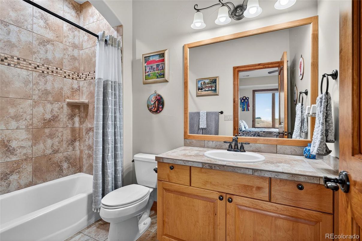 Bathroom, Interior, Tile Countertops