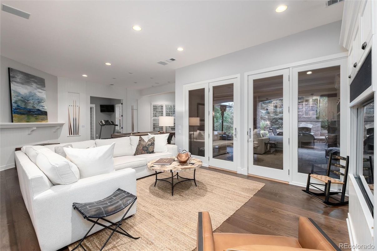 Fitness Equipment, Interior, Living room, Recessed Lighting, Wood Texture Flooring