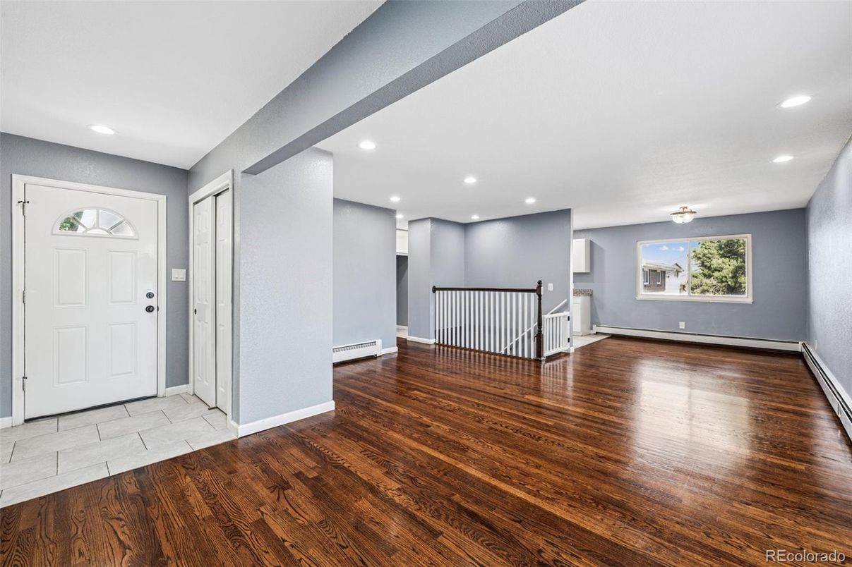 Empty room, Interior, Recessed Lighting, Wood Texture Flooring