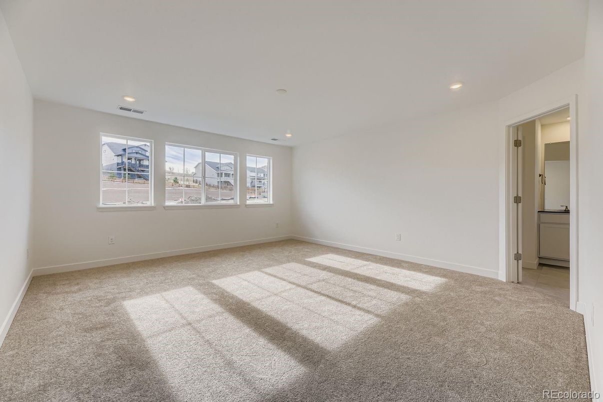 Empty room, Interior, Recessed Lighting