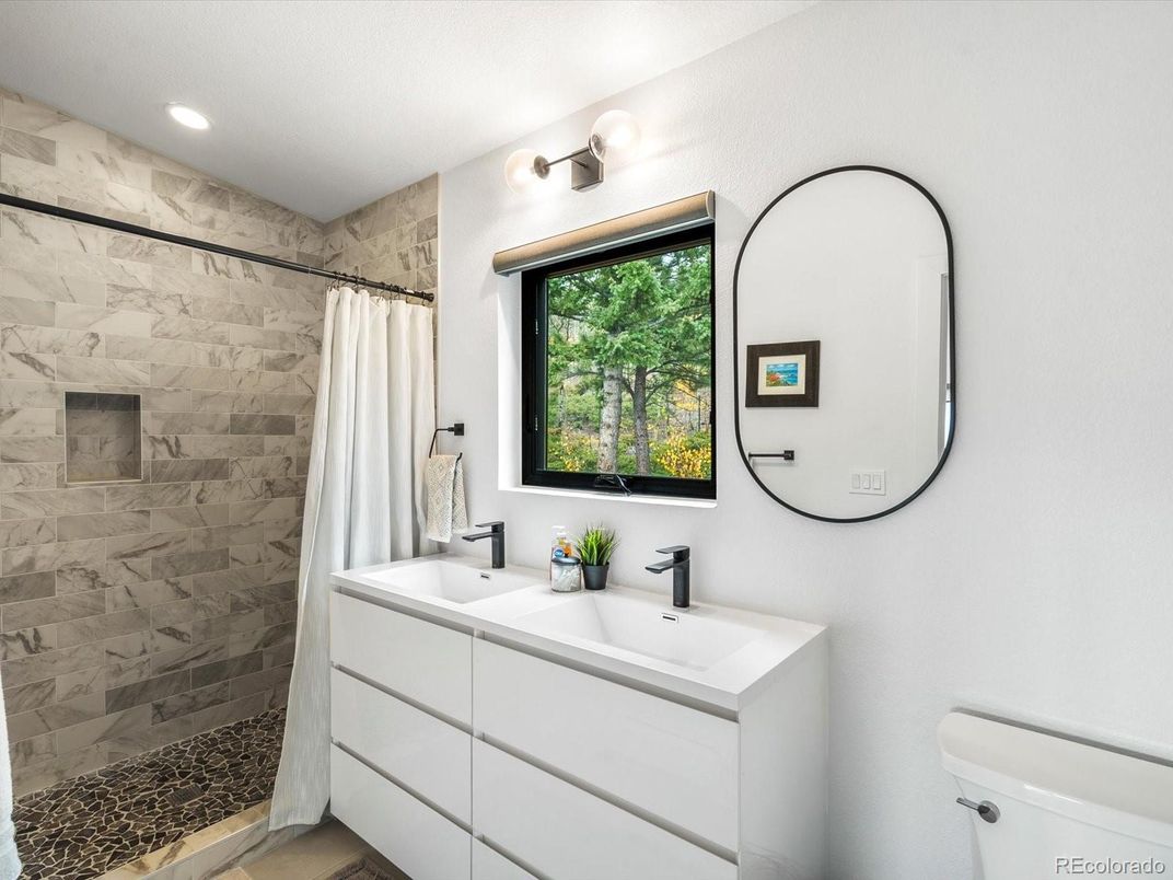 Bathroom, Dual Sink Vanities, Interior, Recessed Lighting