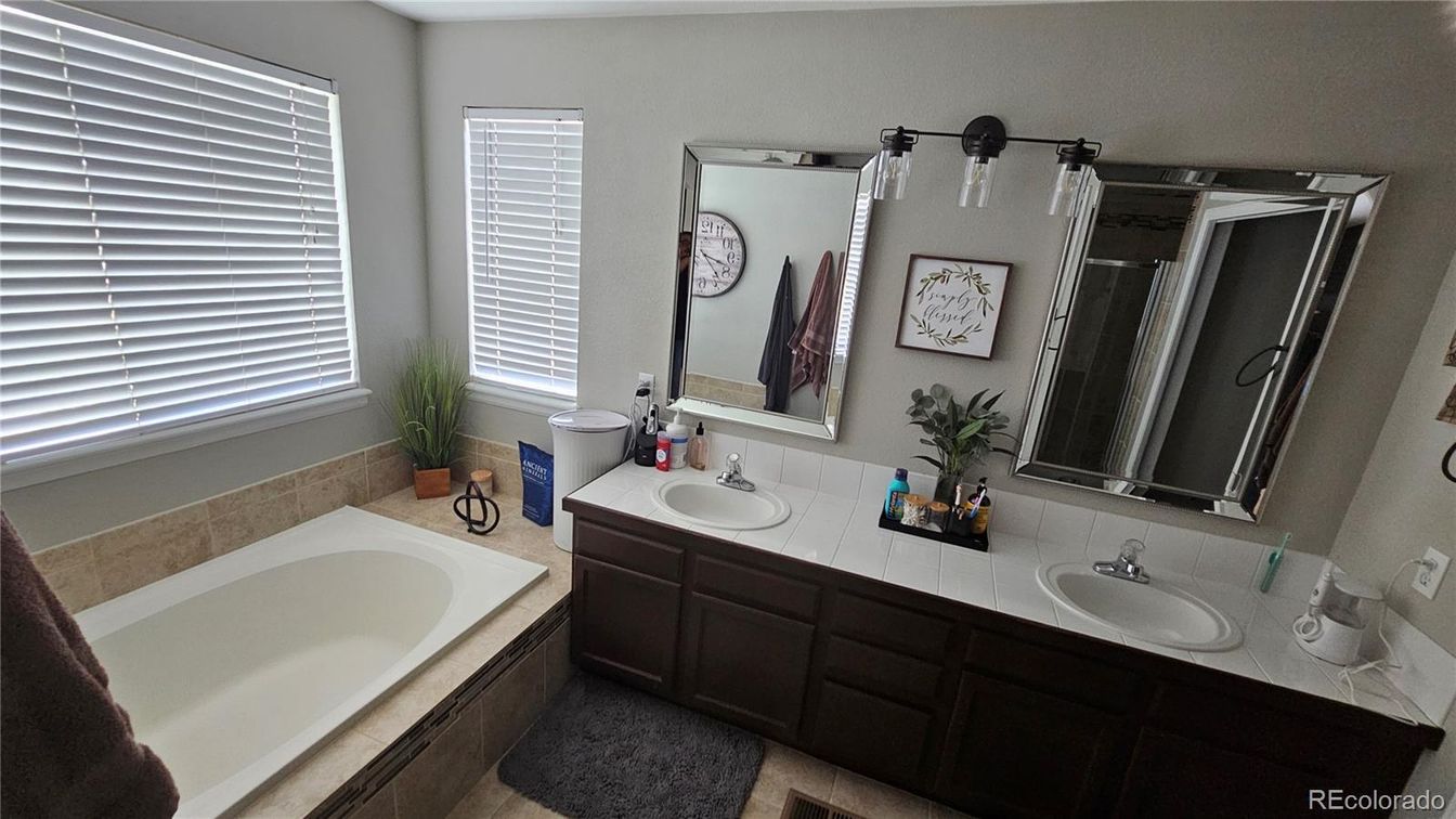 Bathroom, Dual Sink Vanities, Interior