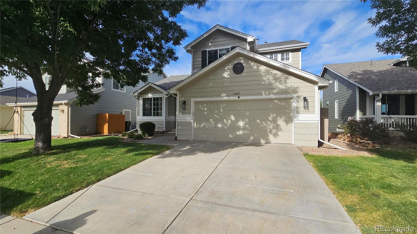 Attached, Exterior, Facade, American Craftsman