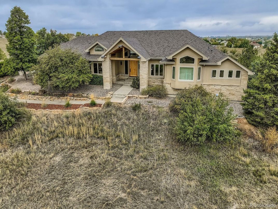 Exterior, Facade, Ranch