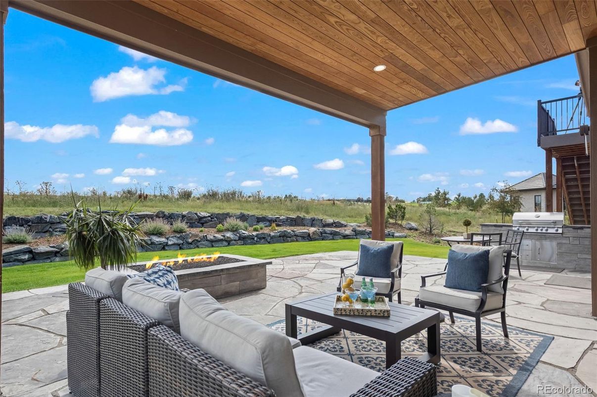 Exterior, Outdoor Kitchen