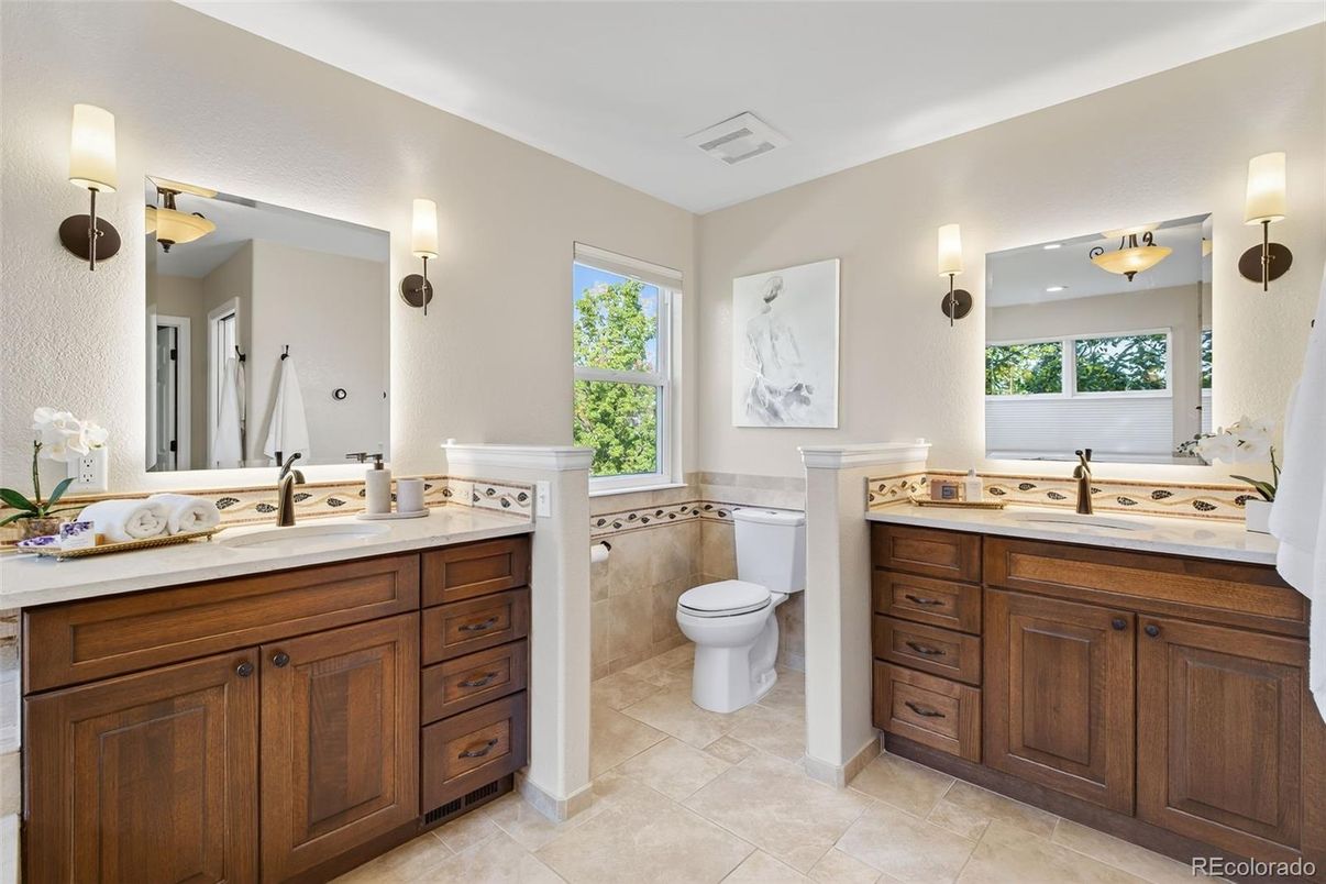 Bathroom, Dual Sink Vanities, Interior