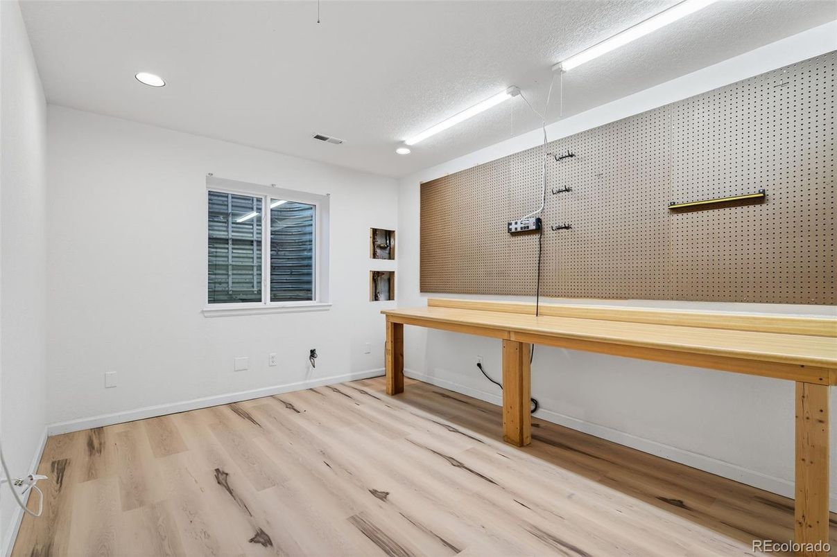 Interior, Recessed Lighting, Wood Texture Flooring
