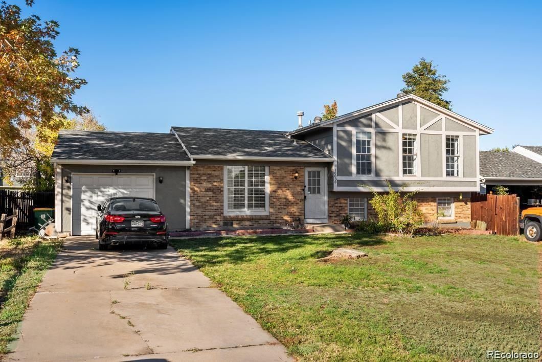 Attached, Exterior, Facade, Brick Facade, Split Level