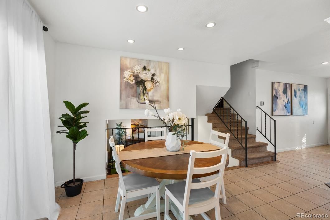 Dining room, Interior, Recessed Lighting
