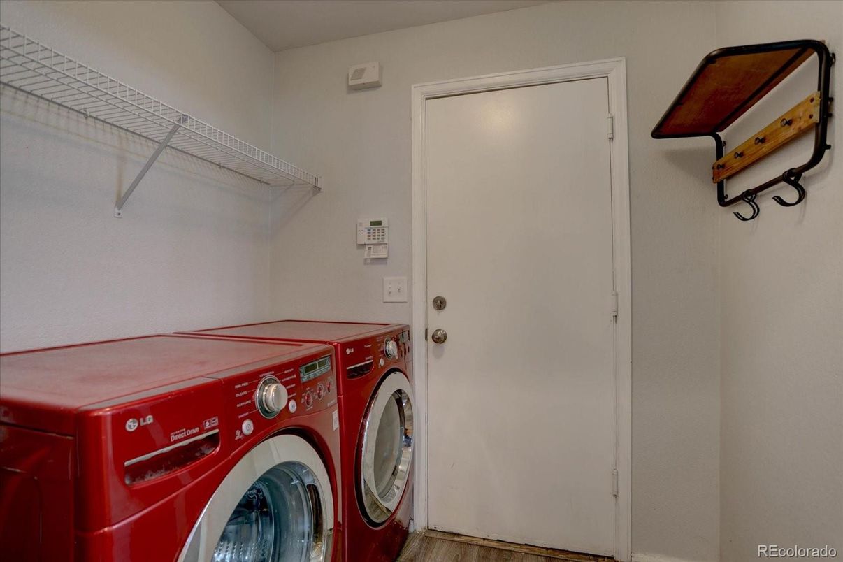 Interior, Washer, Wood Texture Flooring