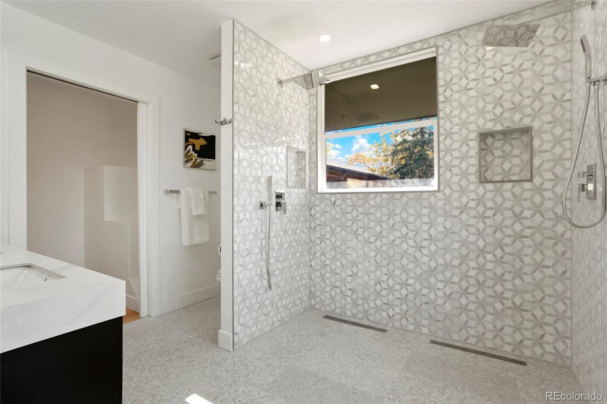Bathroom, Interior, Recessed Lighting