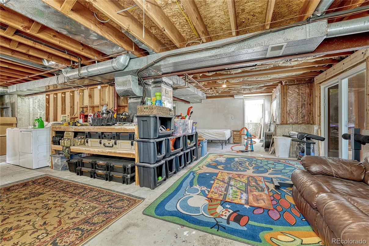 Interior, Washer, Wooden Beams