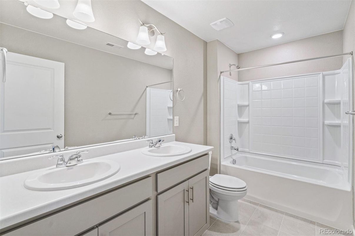 Bathroom, Dual Sink Vanities, Interior, Recessed Lighting