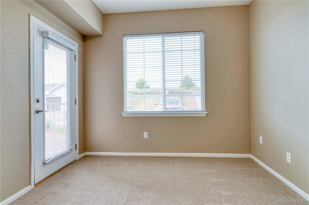 Empty room, Interior