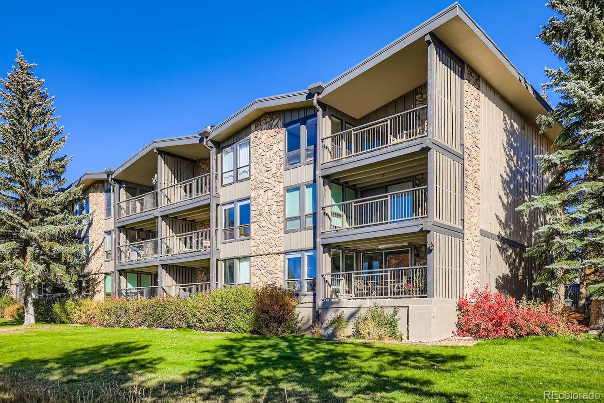 Backyard, Exterior, Facade, Condo Building