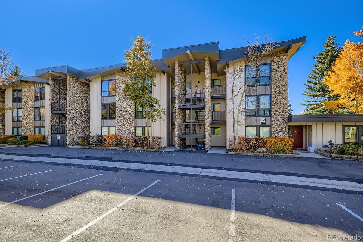 Exterior, Facade, Condo Building