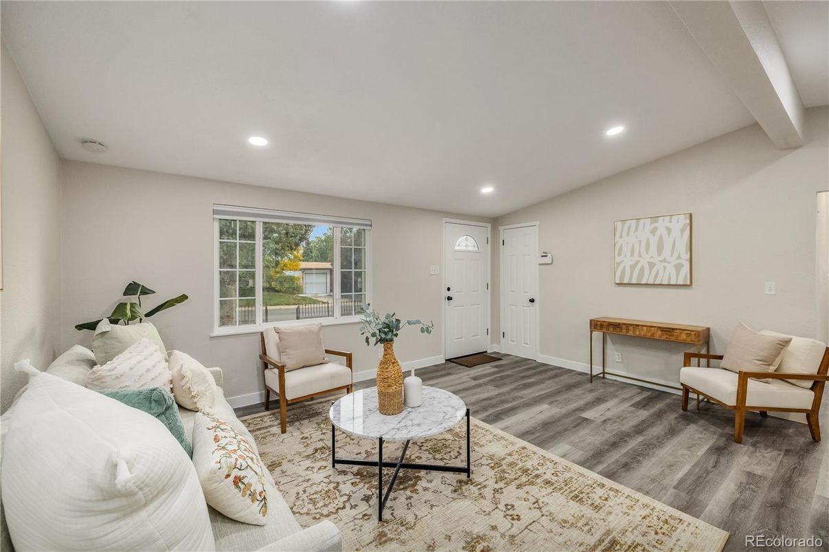 Interior, Living room, Recessed Lighting, Wood Texture Flooring