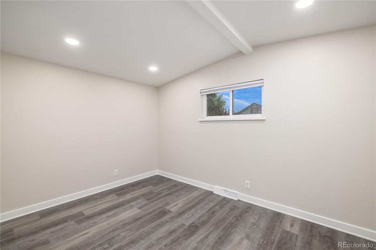 Empty room, Interior, Recessed Lighting, Wood Texture Flooring