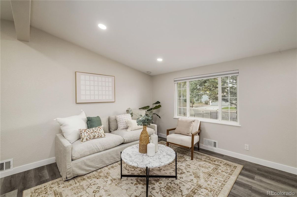 Interior, Living room, Recessed Lighting, Wood Texture Flooring