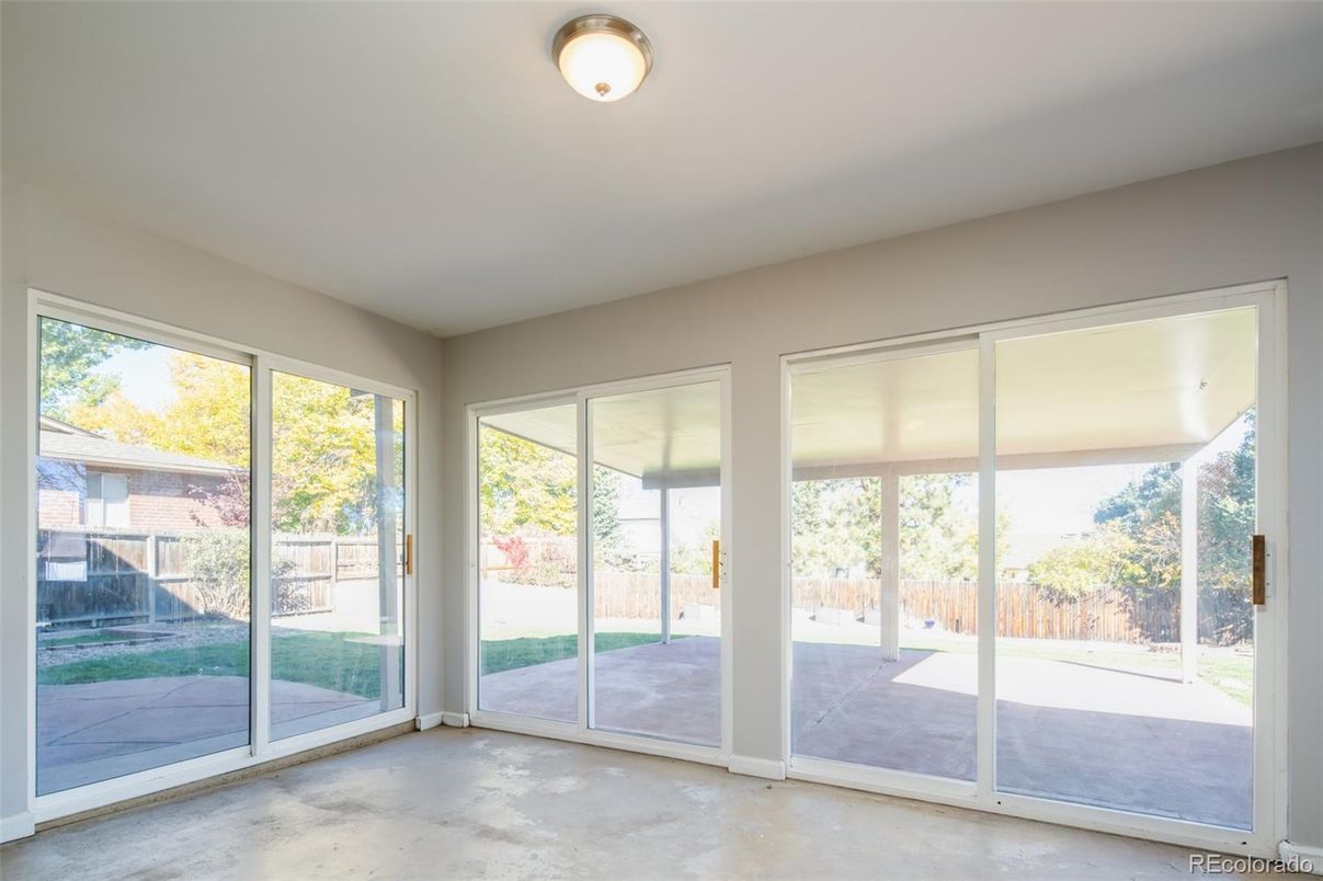 Empty room, Interior, Sun Room
