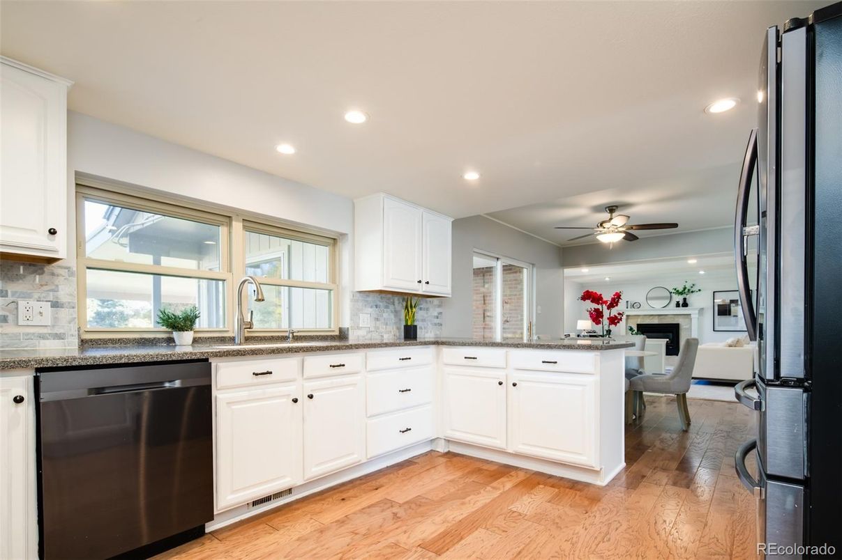 Dining room, Interior, Kitchen, Recessed Lighting, Wood Texture Flooring