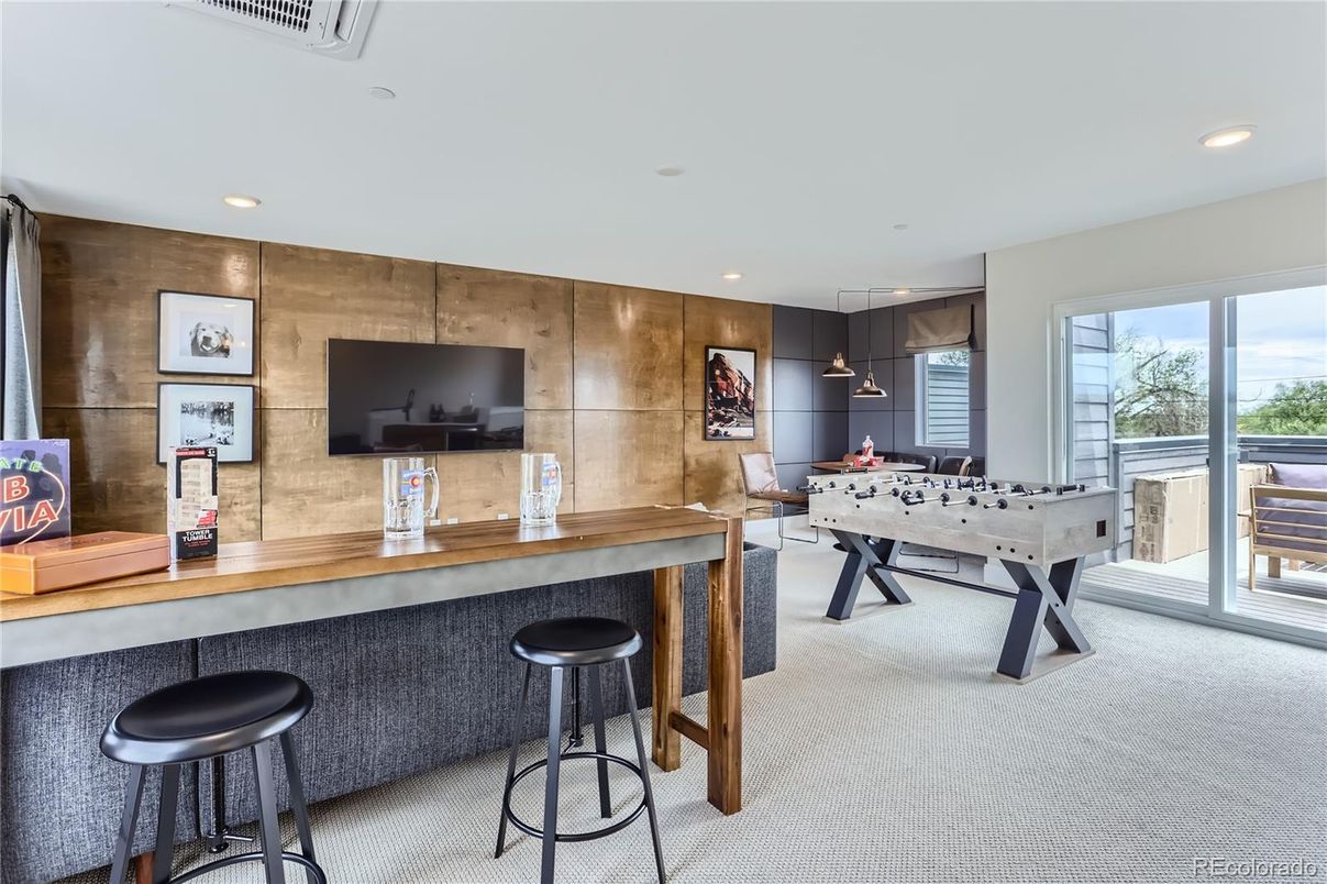 Game Room, Interior, Recessed Lighting