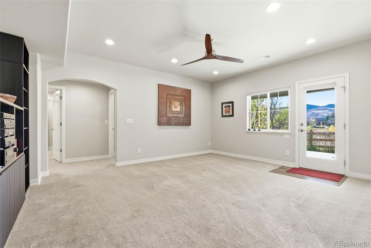 Empty room, Interior, Recessed Lighting