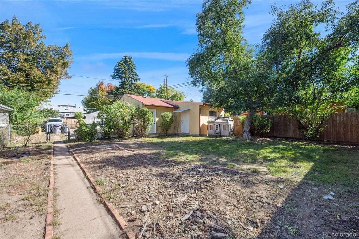 Backyard, Exterior