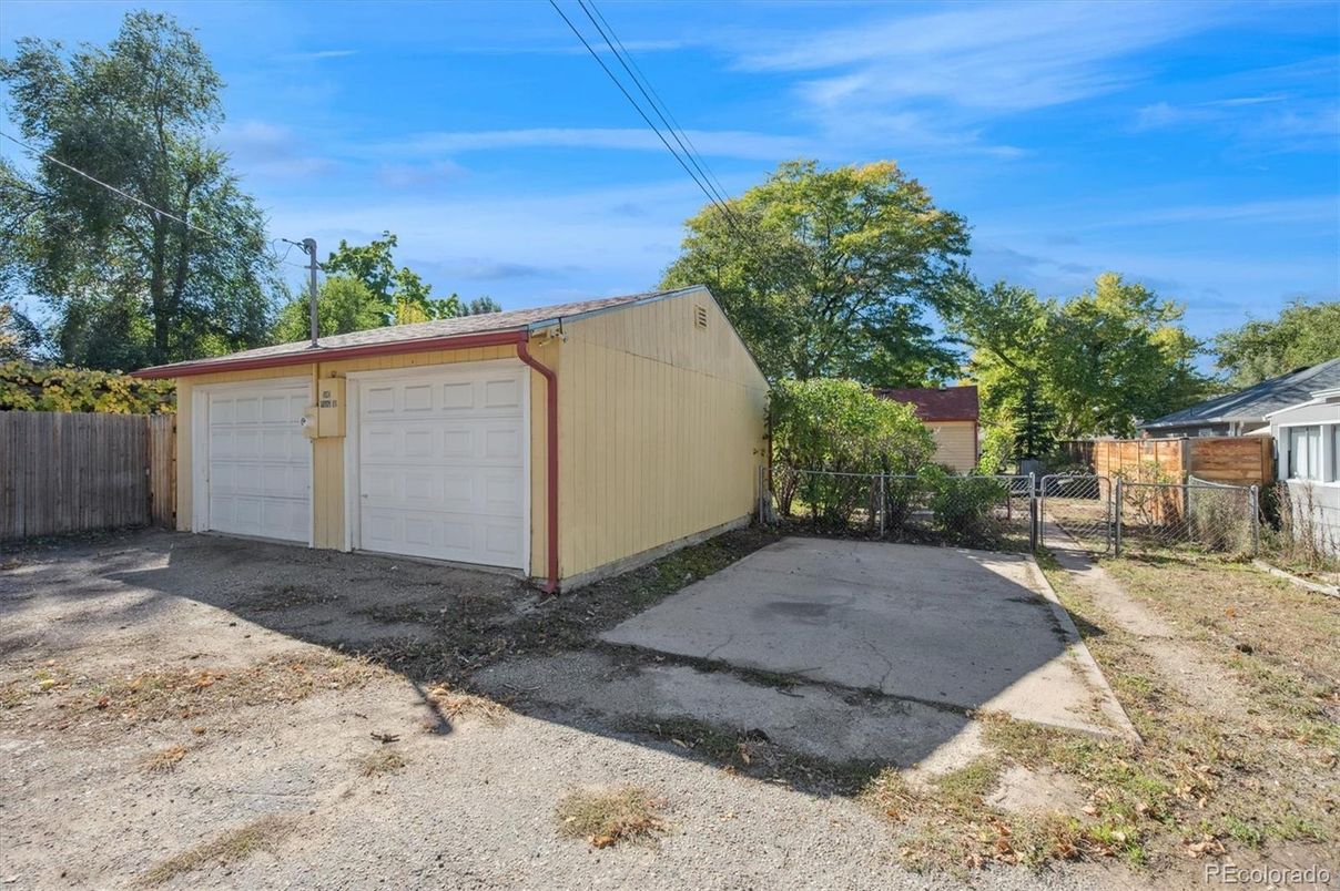 Detached Garage, Exterior
