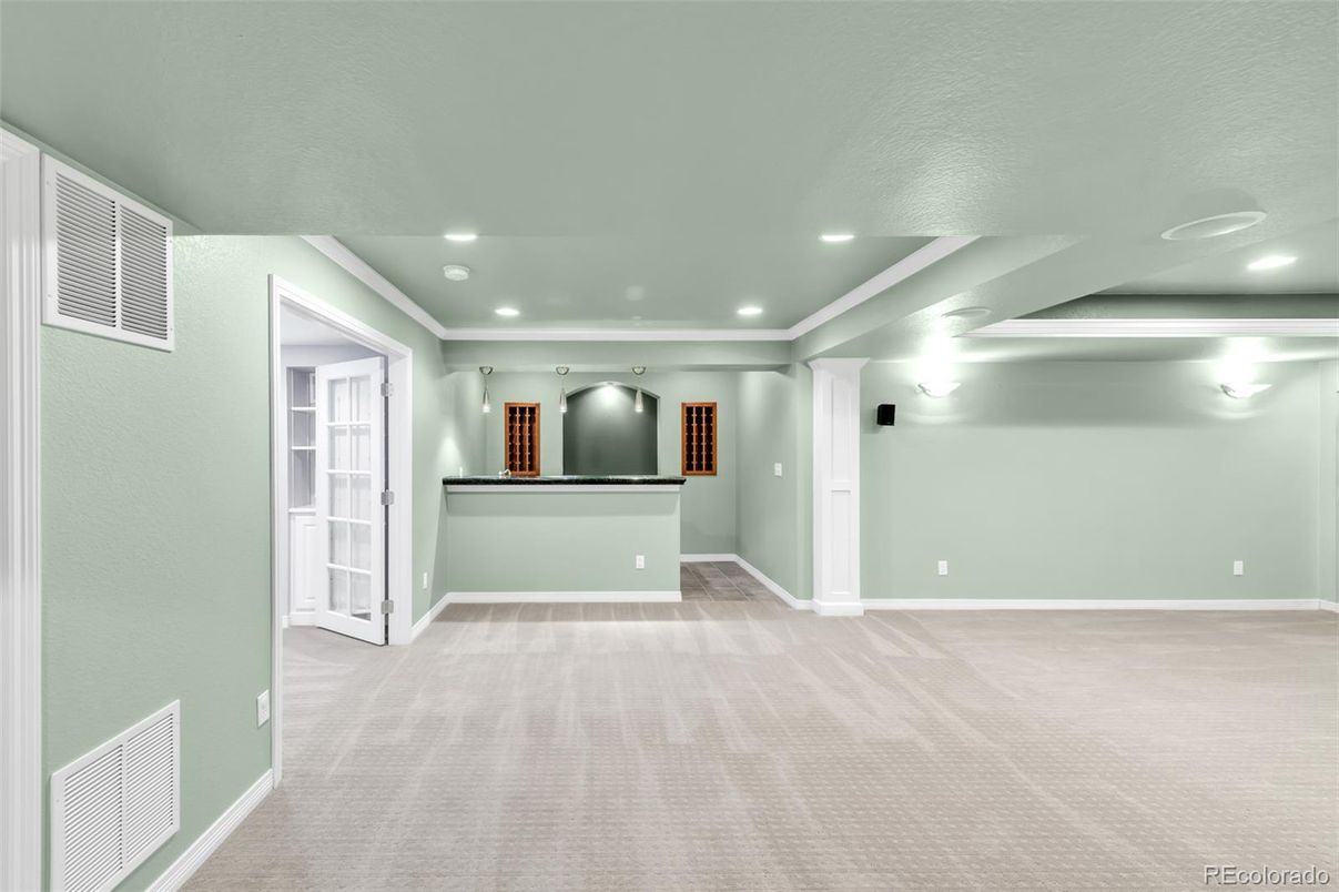 Empty room, Interior, Recessed Lighting
