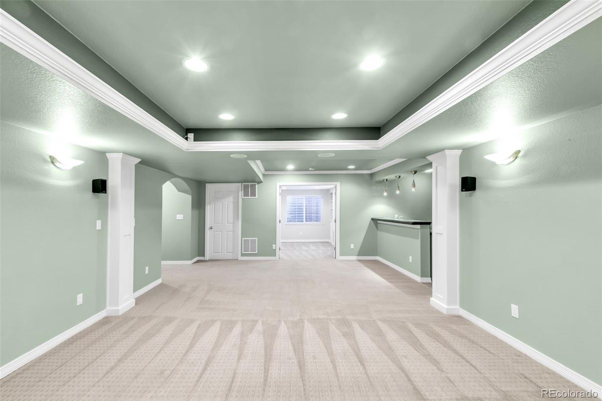 Empty room, Interior, Recessed Lighting