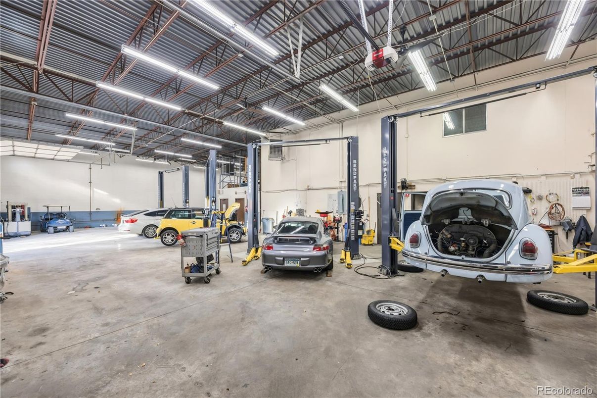Garage, Interior