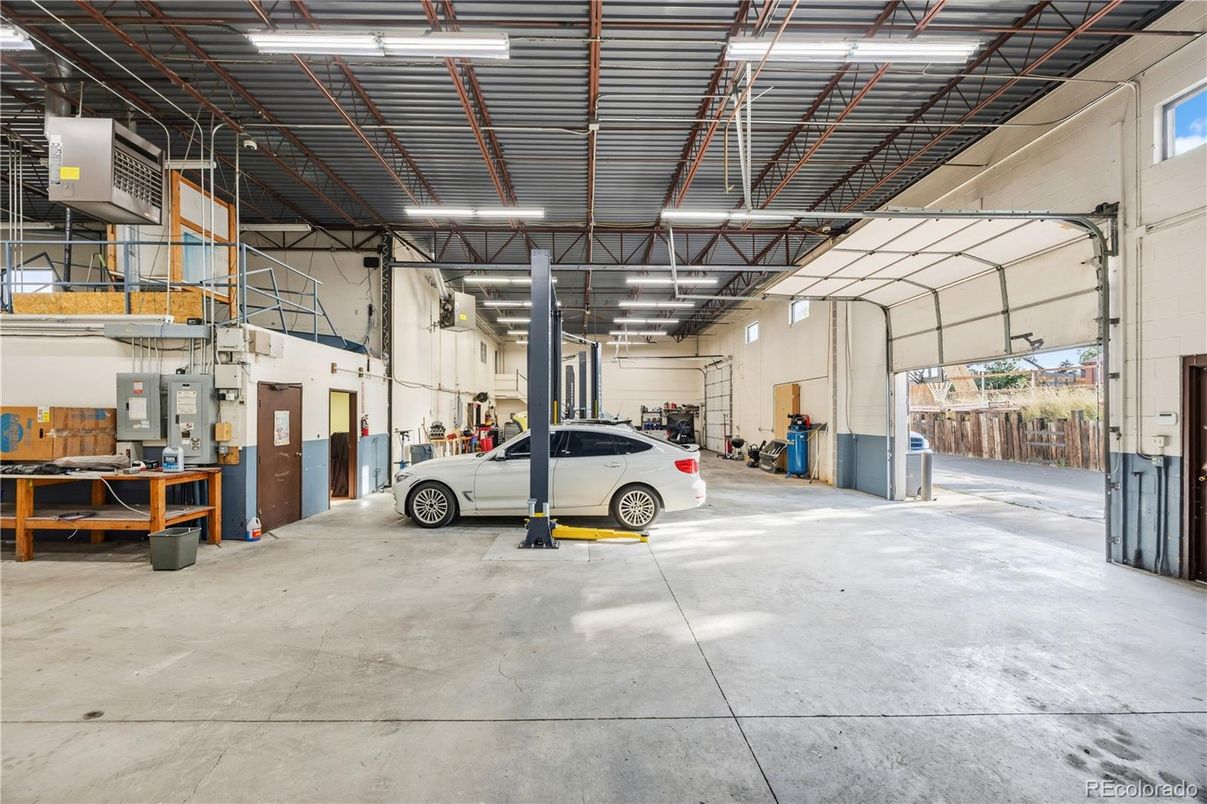 Garage, Interior