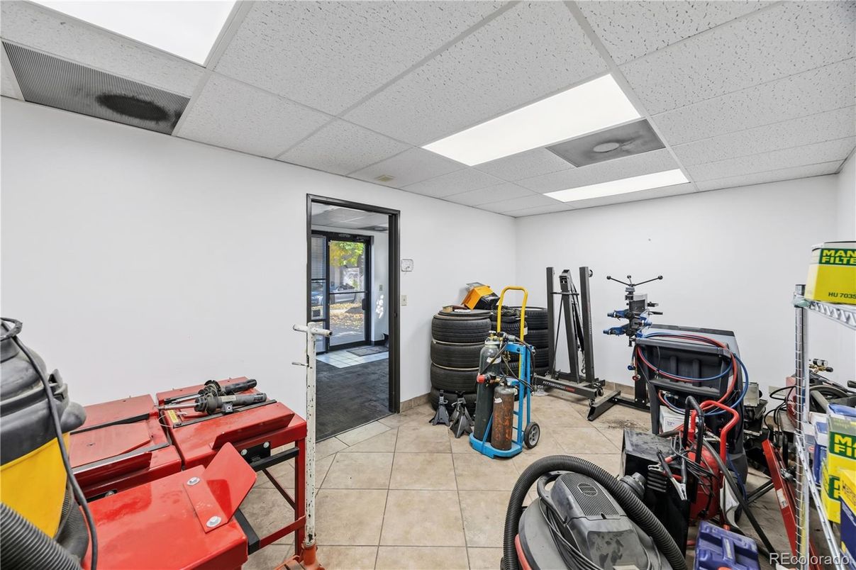 Fitness Equipment, Interior, Recessed Lighting