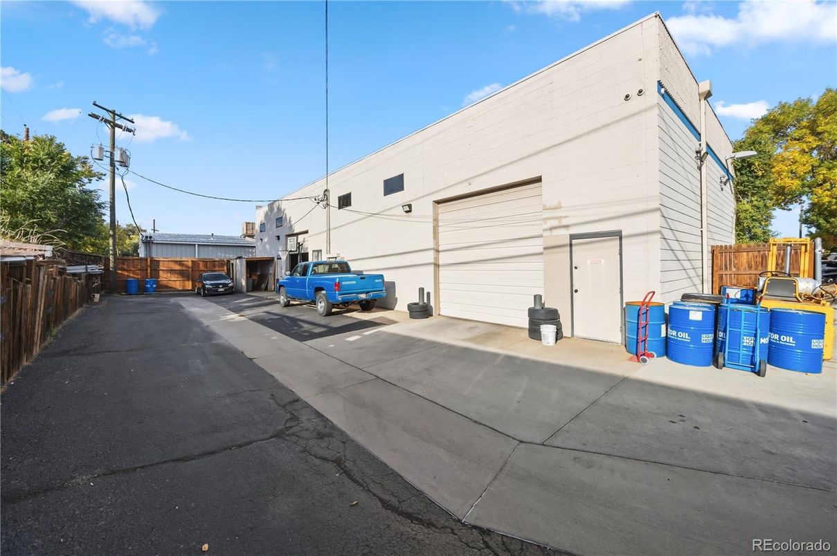 Detached Garage, Exterior
