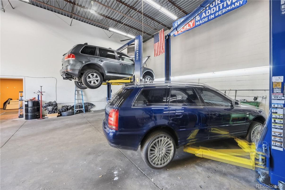 Garage, Interior