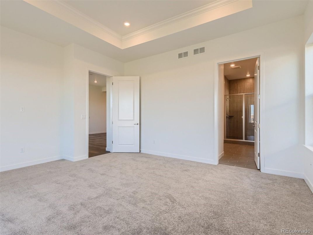 Empty room, Interior, Recessed Lighting