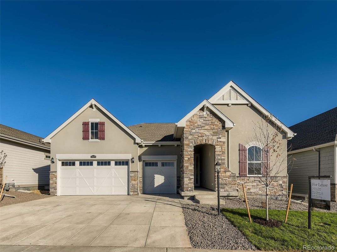 Attached, Exterior, Facade, American Craftsman