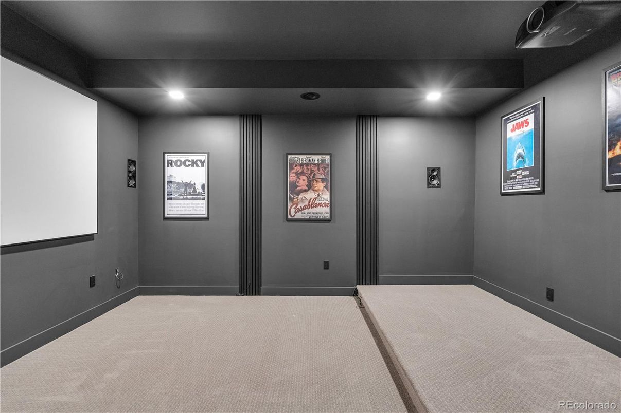 Empty room, Interior, Projection Screen, Recessed Lighting