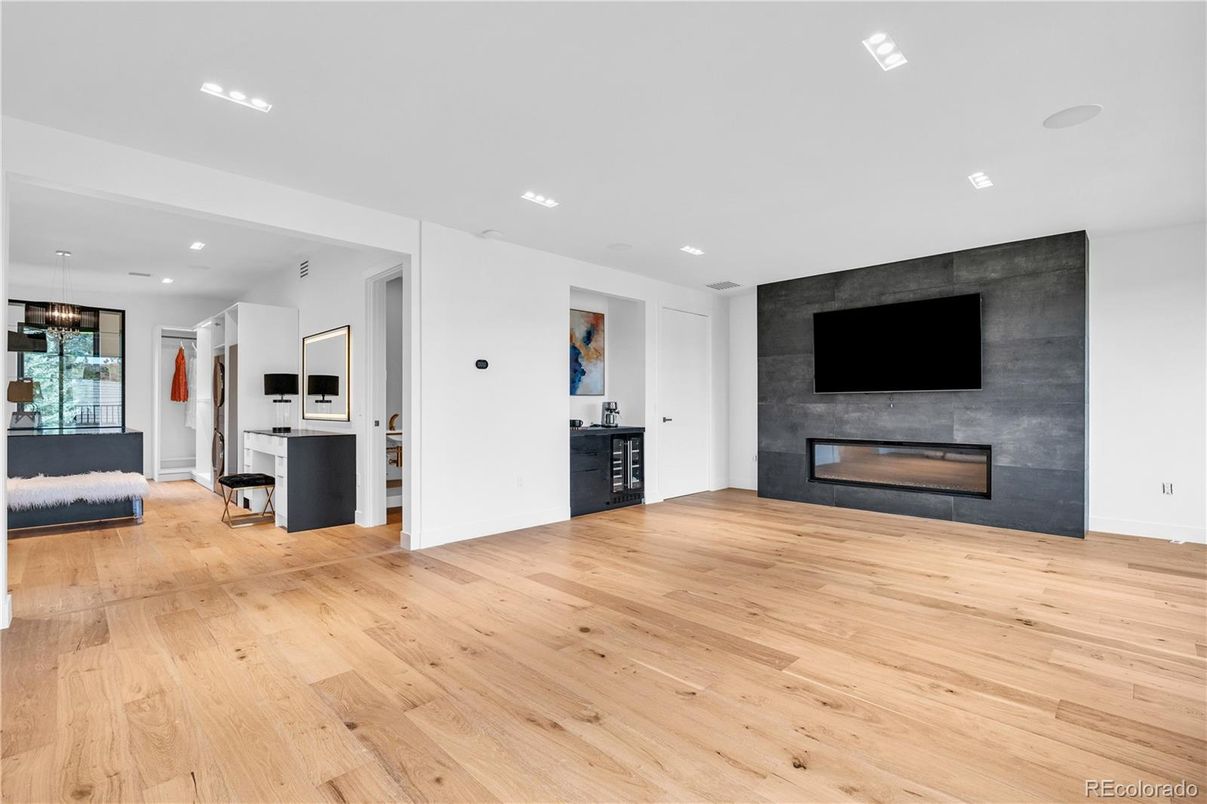 Fireplace, Interior, Kitchen, Pendant Lights, Recessed Lighting, Wood Texture Flooring