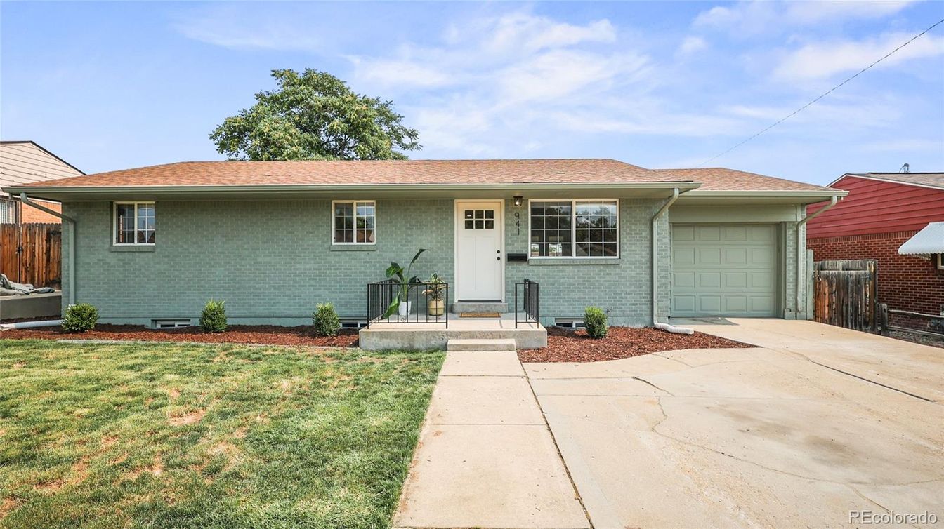 Attached, Exterior, Facade, Brick Facade, Ranch