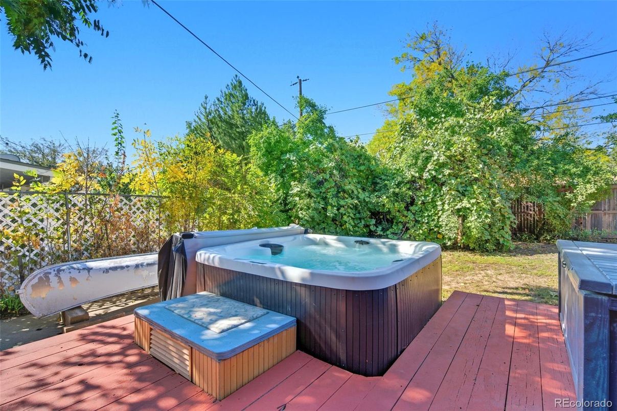 Exterior, Hot Tub