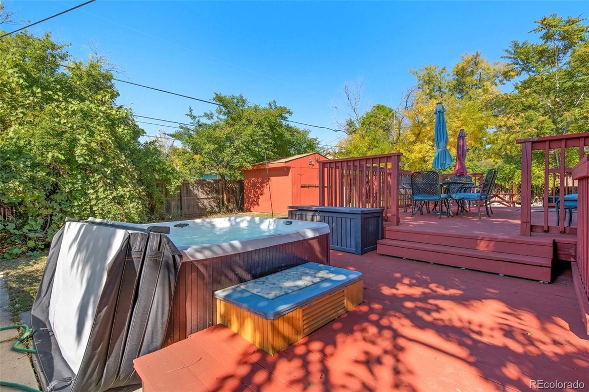 Exterior, Hot Tub