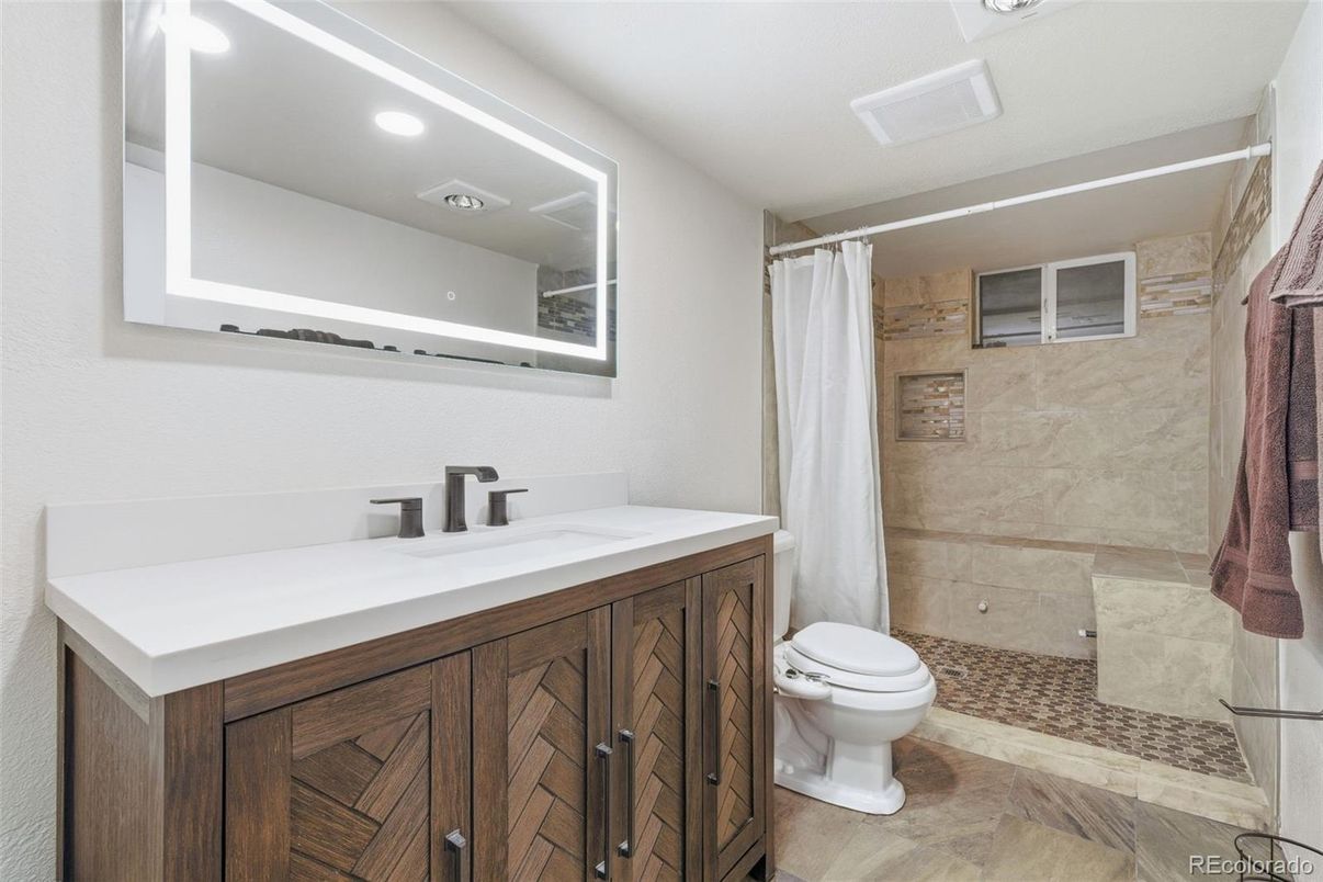 Bathroom, Interior, Recessed Lighting